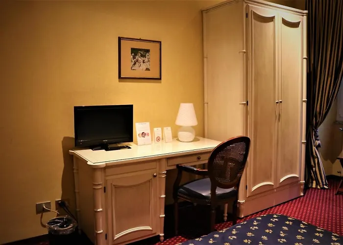 Firenze E Continentale Готель